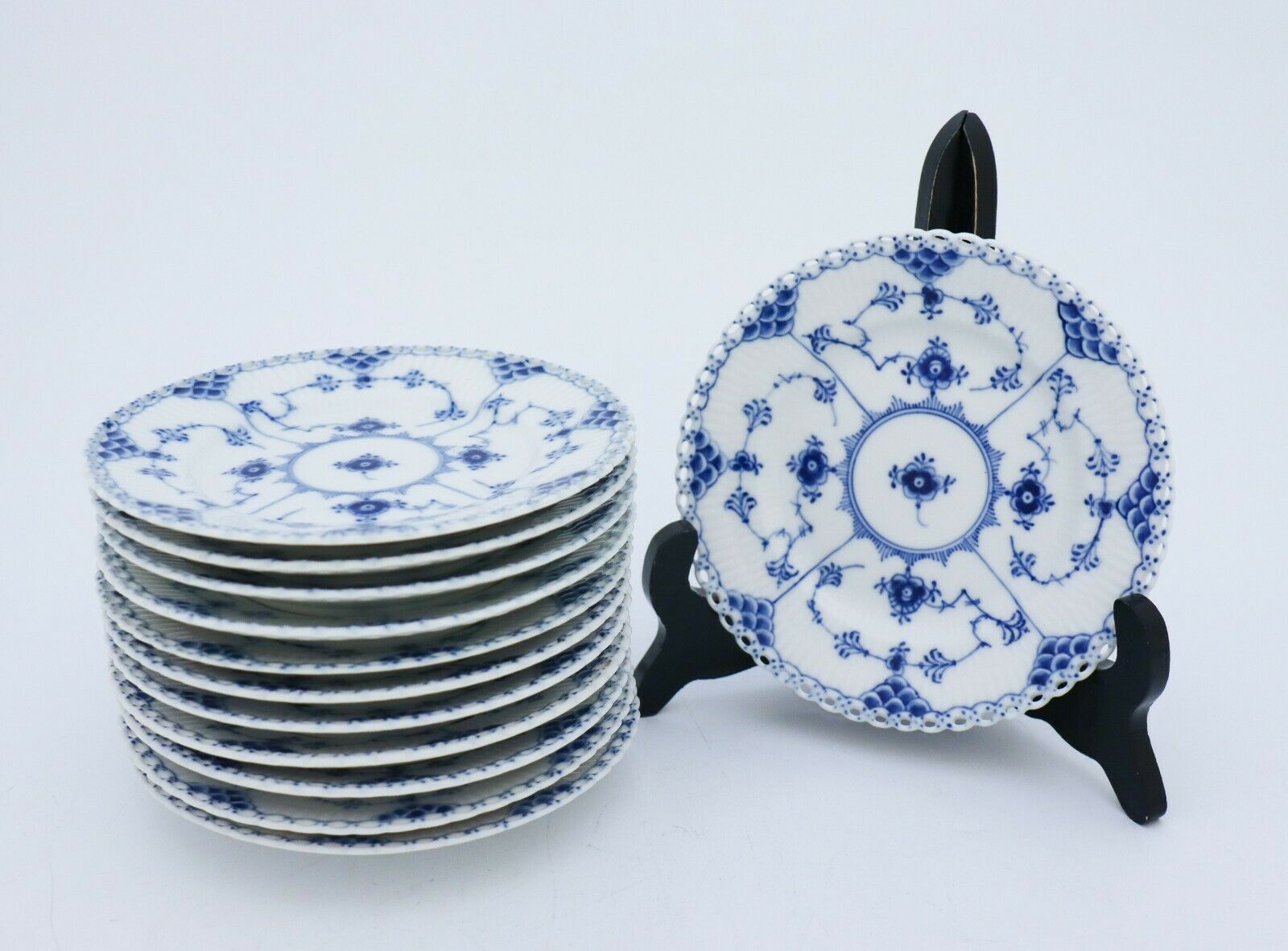 12 Plates #1088 - Blue Fluted - Royal Copenhagen - Full Lace - 1:st Quality